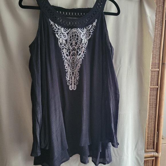 Top - Picture 2 of 3